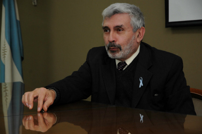 El historiador Alejandro Damianovich en el Colegio de Médicos
