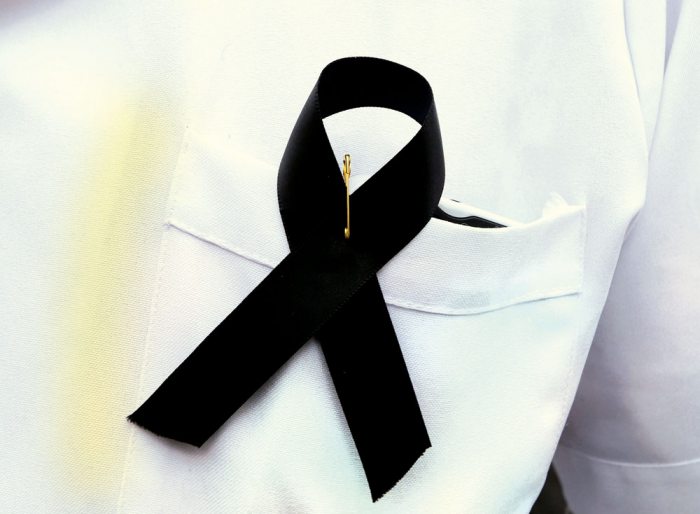 Día del Médico con brazalete negro